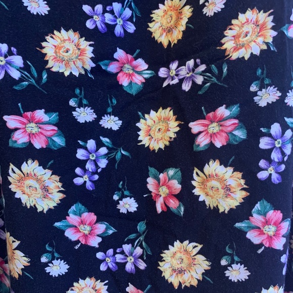 Vintage floral skirt 🌼 - Picture 2 of 4